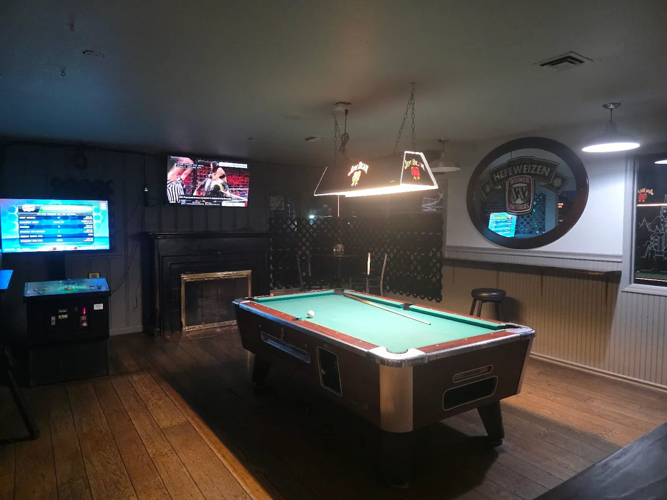 Clubhouse Bar & Grill